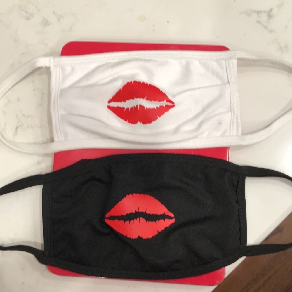M A S K S. 💋💋💋💋 adult fits most! REAL CUTE ladies. Cotton nose/mouth side❤️